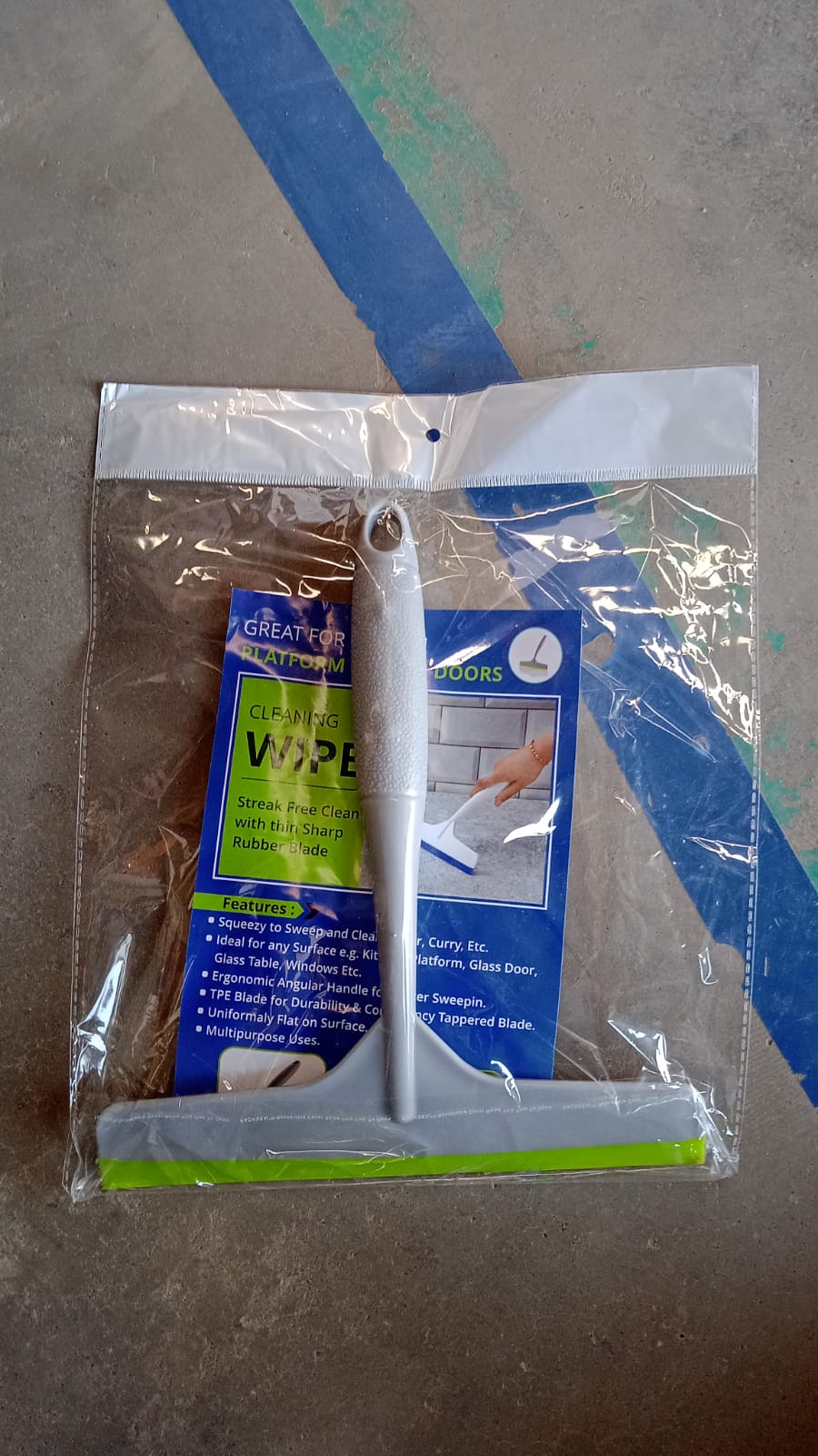 Plastic Kitchen Wiper (Grey / 1 Pc) Plastic Kitchen Wiper (Grey / 1 Pc)